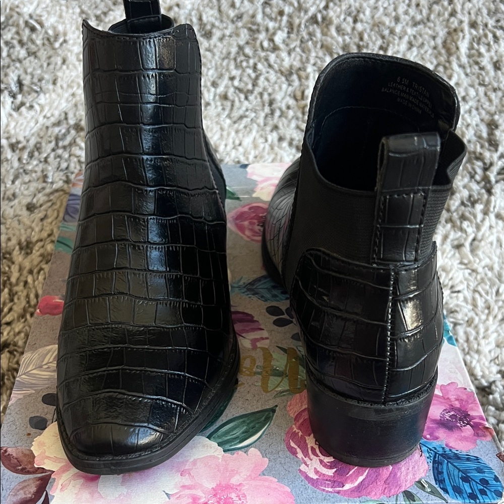Dolce Vita Black Croc-Patterned Ankle Booties 6.5